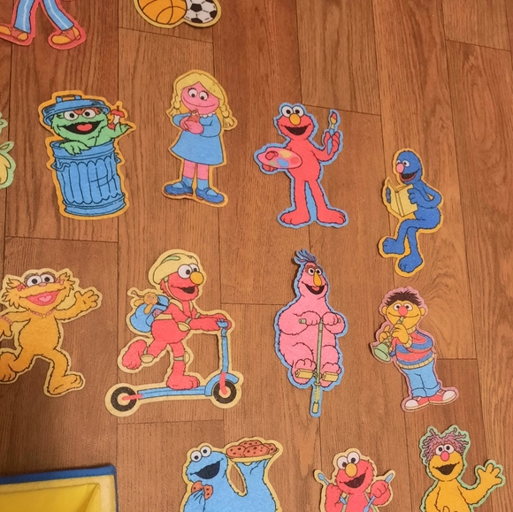 SOLD Elmo Felt Book - Picture 7 of 7